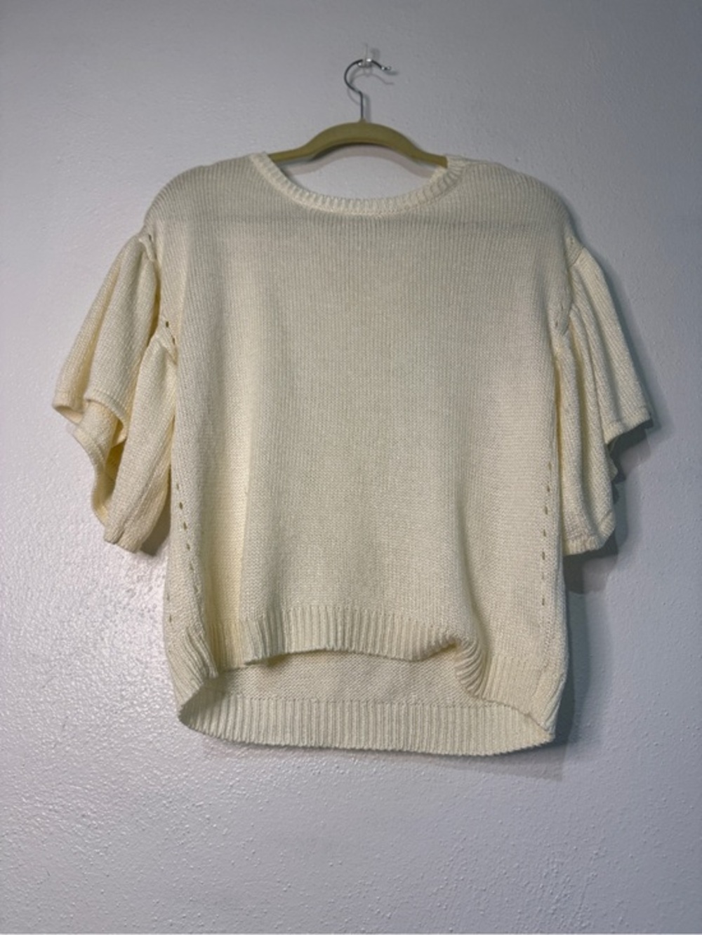 One Grey Day Cream Knit Short-Sleeve Sweater Top. Sz XS.